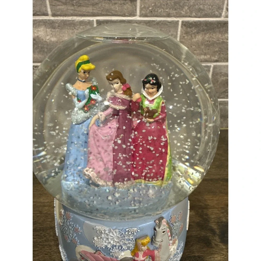 Enesco Disney Princess‎ Musical Snow Globe Plays 
